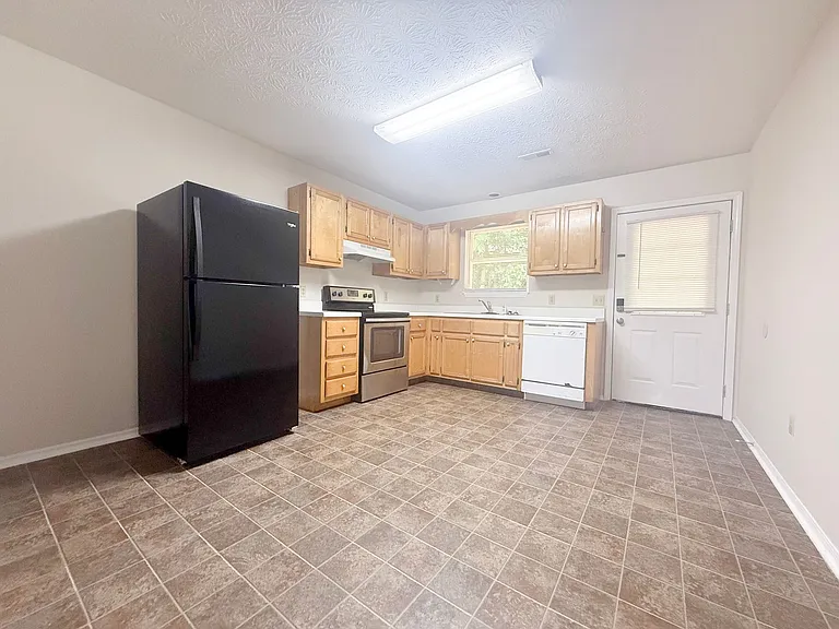 285 E Main St — Photo 7