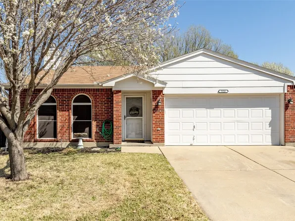 523 Hollyberry Dr, Mansfield, TX 76063