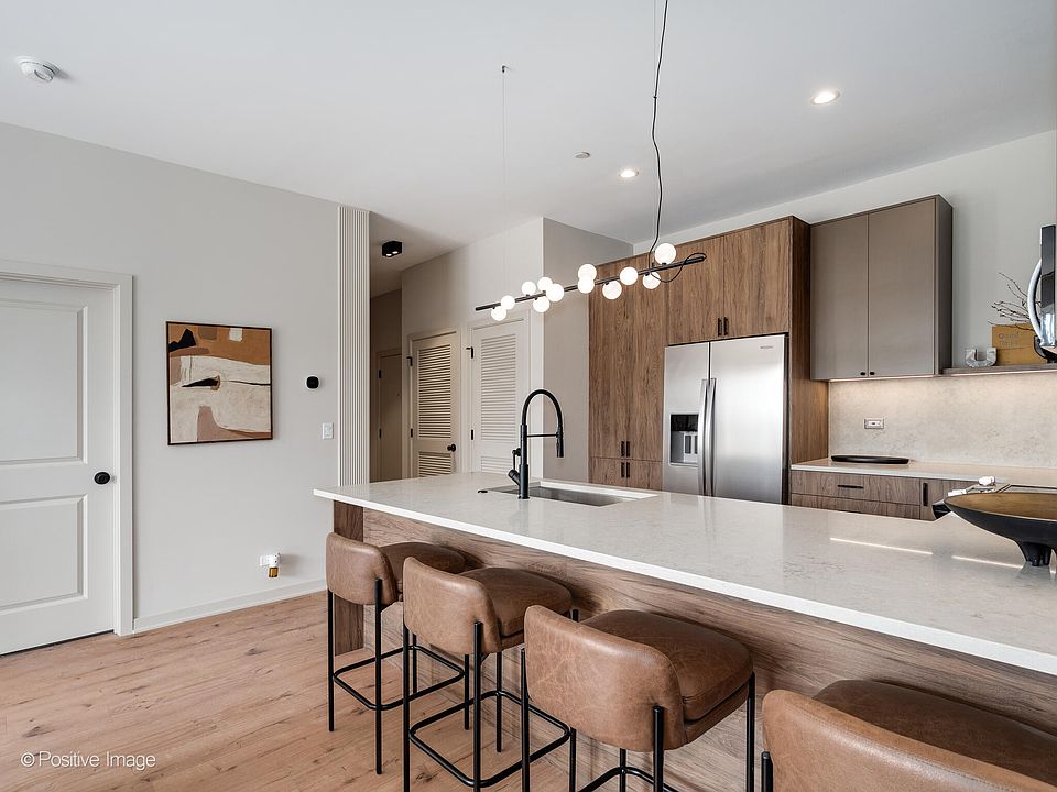 Designer Eat-in Kitchen