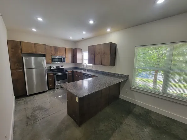 1241 Oakland, 1241 N Oakland Ave APT 102, Fayetteville, AR 72703