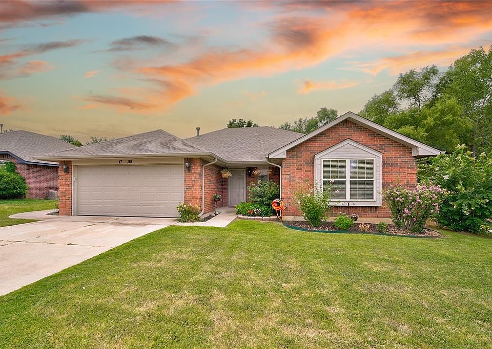 1st image of 1700 Parkridge Dr