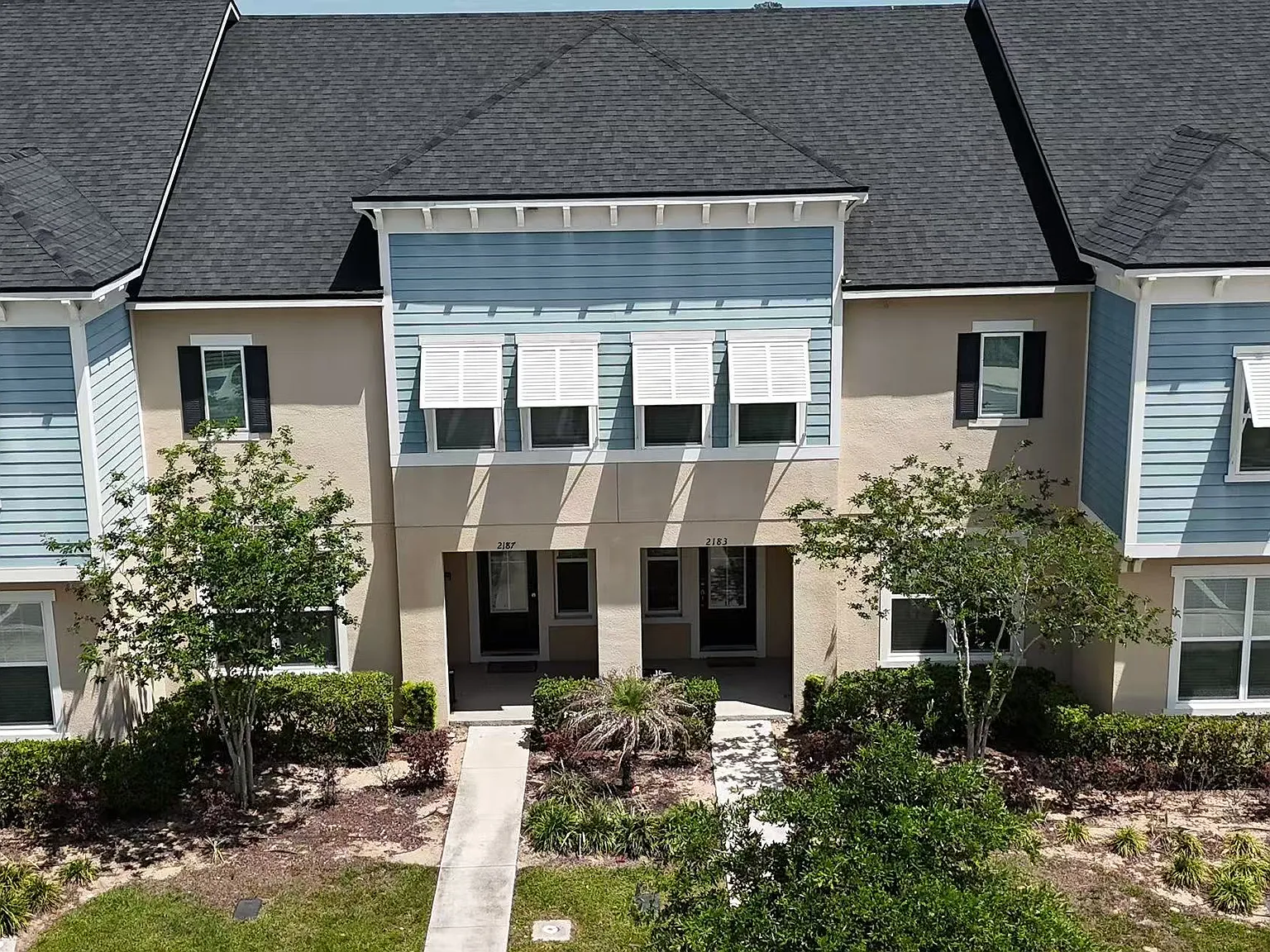 3 bed, 3.5 bath, 1978 sqft, $2,300 — Photo 1