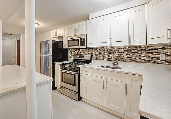 3rd image of 298 Weirfield St #1F
