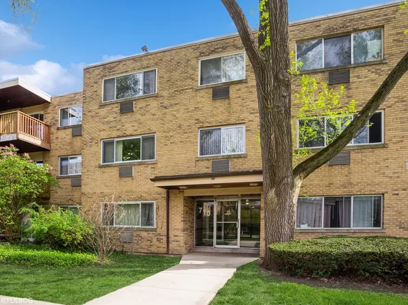 710 Dempster St #5, Mount Prospect, IL 60056