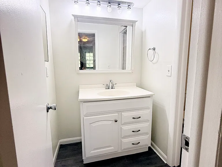 2207 S Carolina Ave — Photo 25