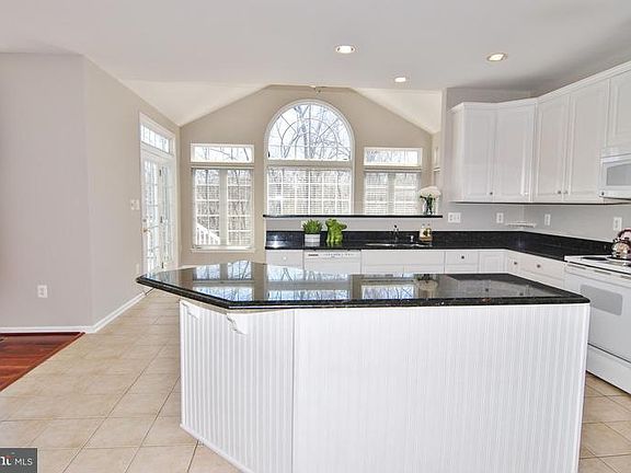 5th image of 9325 Hillsborough Dr