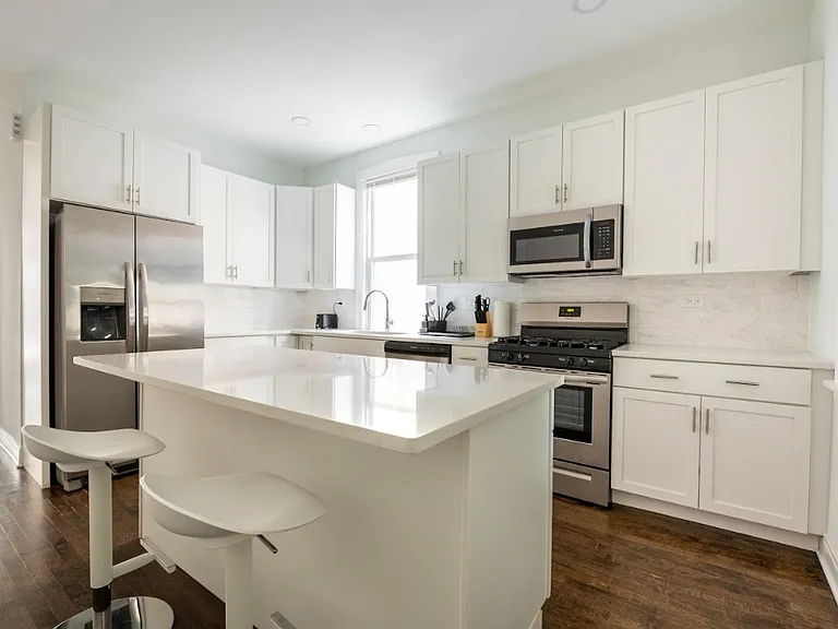 2252 N Lawndale Ave #1 — Photo 9