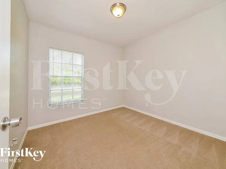 4448 N Biscayne Dr — Photo 12