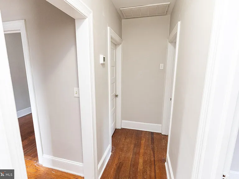 1109 N Division St — Photo 30