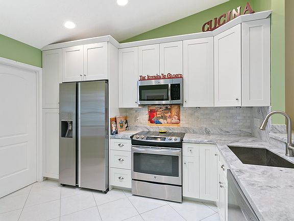 3rd image of 10911 Dolphin Palm Ct APT B