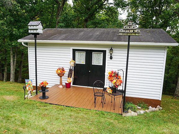 3rd image of 1608 Fox Dr