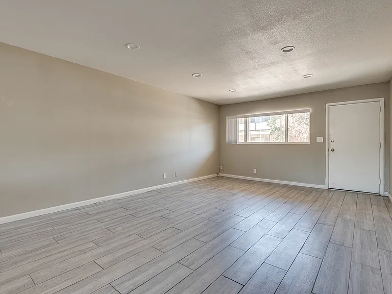 356 E Desert Inn Rd #207 — Photo 2