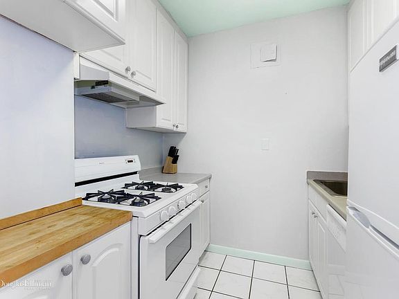 5th image of 1498 2nd Ave #15H
