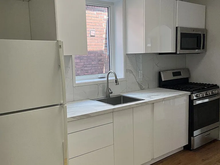 55 Beresford Ave — Photo 5