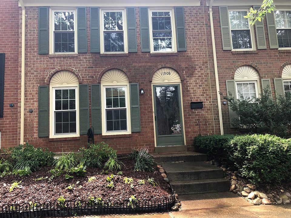 Front yard - Windows less than 5 years old.