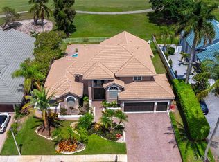 641 Laurel Ln E, Pembroke Pines, FL 33027