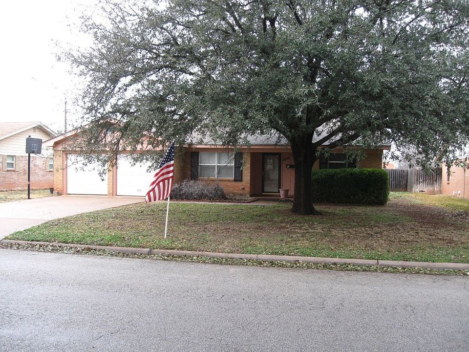 1st image of 3934 Brook Hollow Dr