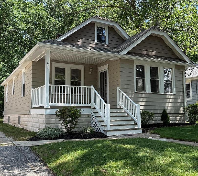 1st image of 512 Farragut Ave