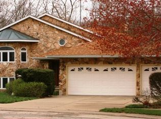 3008 Hedgerow Ln, Springfield, IL 62704