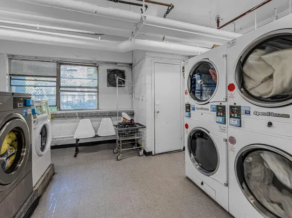 2 Fordham Hill Oval image 19 of 33