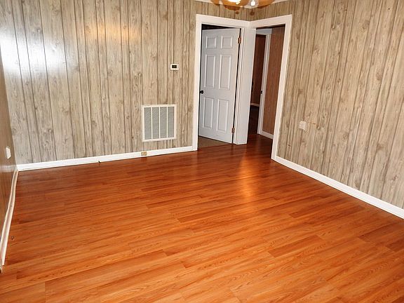Living Room w/ Laminate