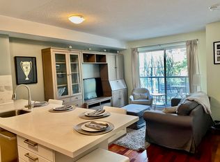 140 Bathurst St #308, Toronto, ON M5V3N8