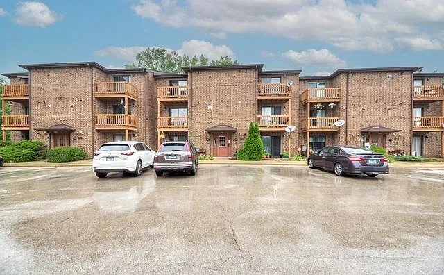 2 bed, 1014 sqft, $1,900 — Photo 1