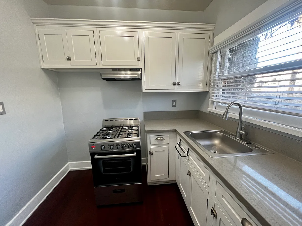 Building Photo - 445 E 3rd St #205