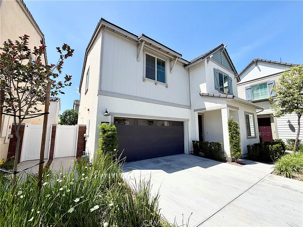 Building Photo - 16458 Globetrotter St