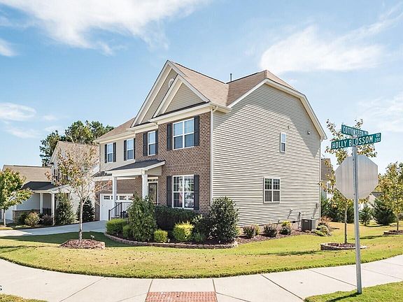 2nd image of 215 Holly Blossom Dr