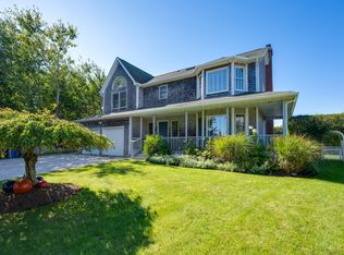 25 Meadowgrass Ln, Southampton, NY 11968