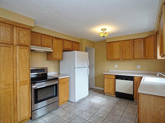 5th image of 144 E 291st St