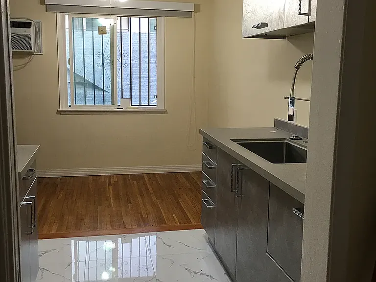 1736 N Kenmore Ave #1 — Photo 2