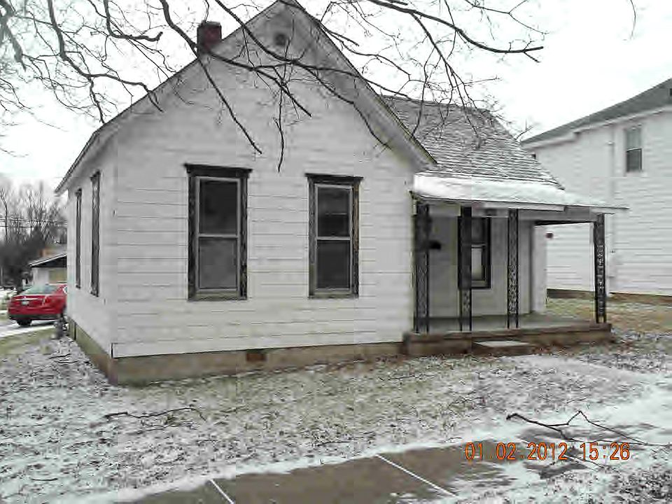 1st image of 208 E Lucas St
