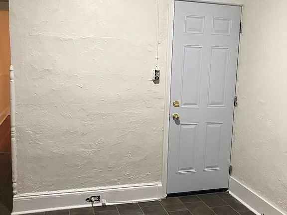 3rd image of 924 E Morton St #1