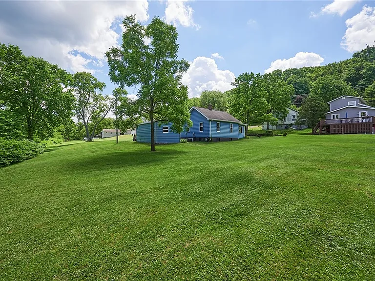 105 Derrick Ln — Photo 6