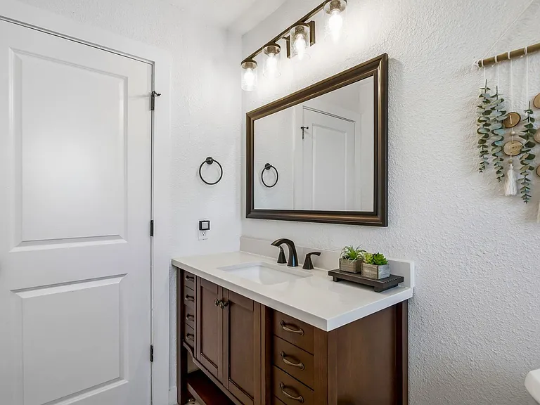 2837 S Hills Ave — Photo 17