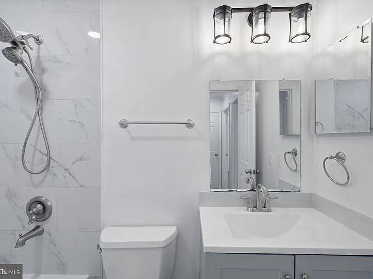 10598 Reeds Landing Cir — Photo 16