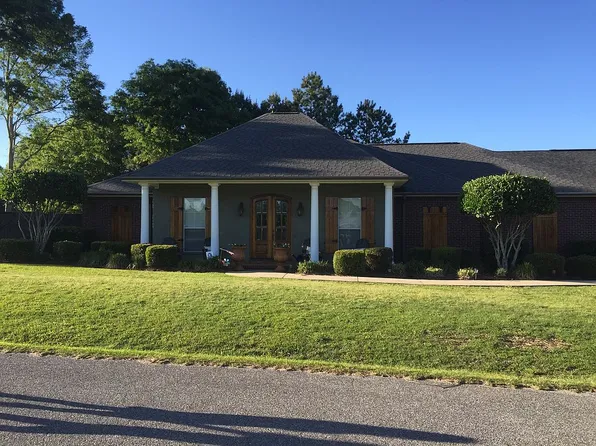 4 Bentwood Ln, Laurel, MS 39443