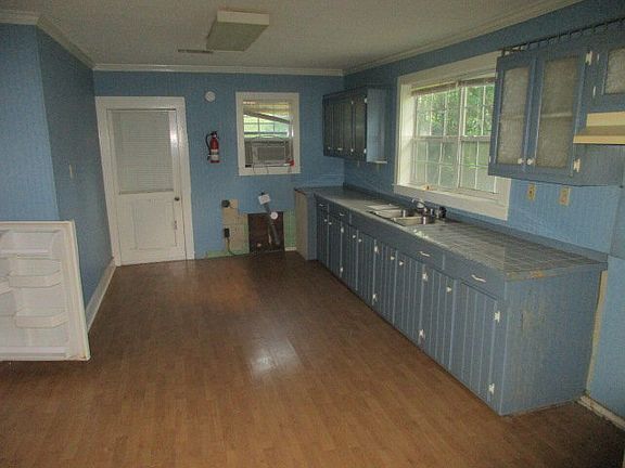3rd image of 515 N Main St
