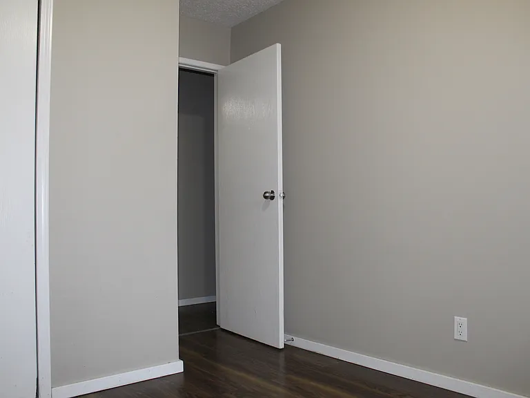 937 Northumberland Ave — Photo 5