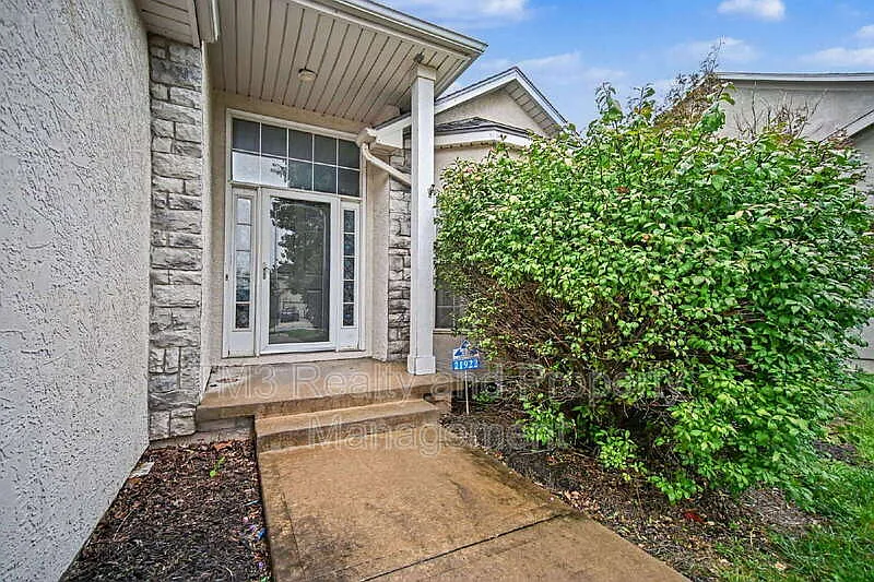 3 bed, 3.0 bath, 1868 sqft, $2,450 — Photo 4
