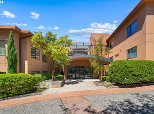 786 NW Westover Sq, Portland, OR 97210