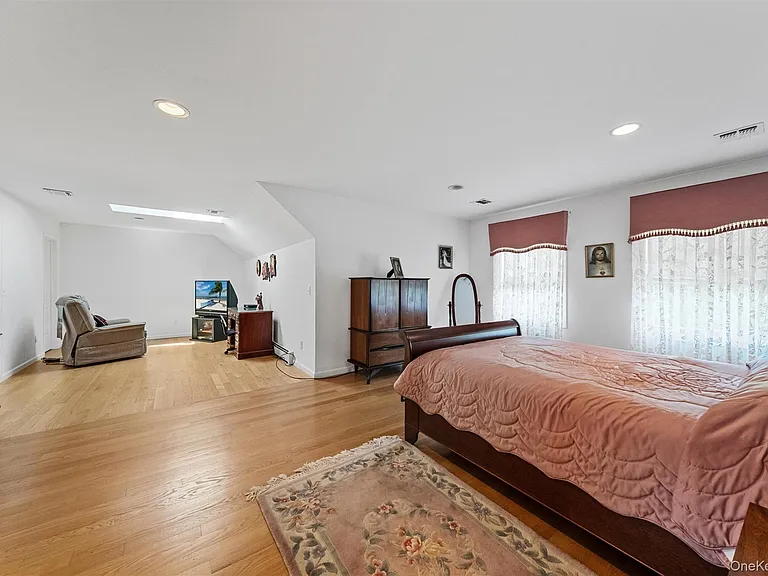20 Goshen Rd — Photo 25