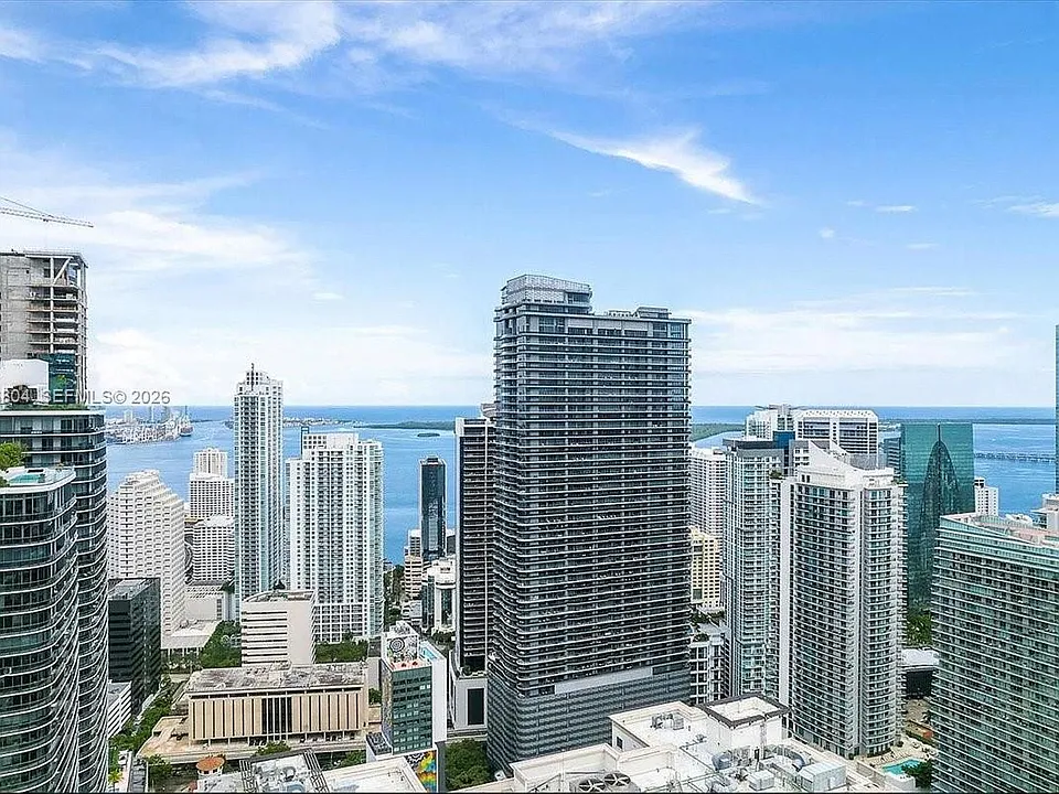 1000 Brickell Plz #3211