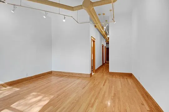 Building Photo - 1935 N Sheffield Ave #1F