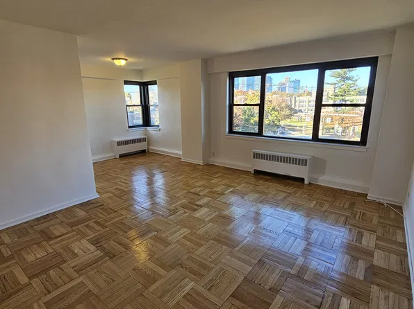 (undisclosed Address), New Rochelle, NY 10805