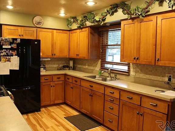 4th image of 513 Central Ln