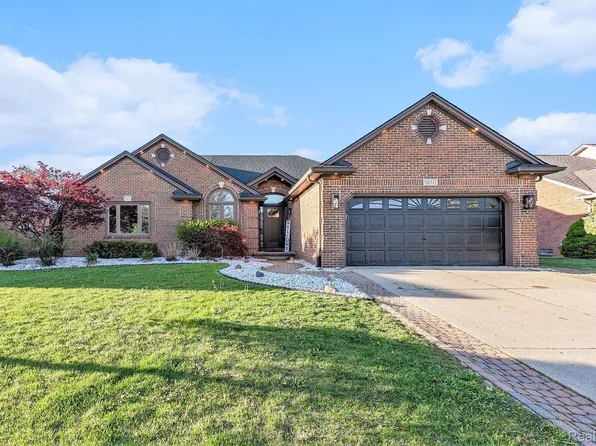 16511 Trailway Dr, Macomb, MI 48042