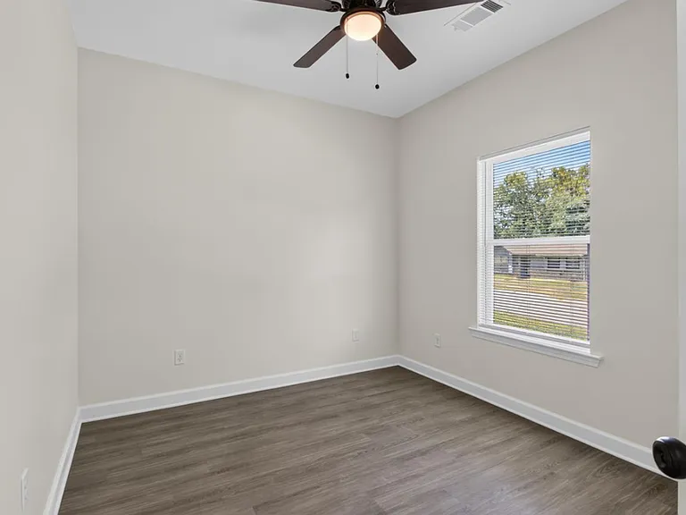 4800 Greenfield Dr — Photo 12